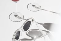 Wallpaper Two Clear Footed Drinking Glasses