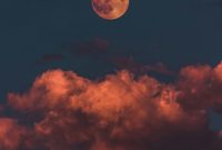 Wallpaper Full Moon and Clouds