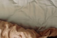 Wallpaper White and Brown Bed Comforter