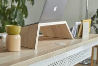 Wallpaper Laptop on Wooden Desk