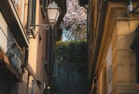 Wallpaper A Narrow Alley Way with Buildings and a Lamp Post