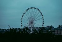 Wallpaper A Large Ferris Wheel in a Field
