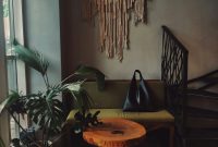 Wallpaper A Living Room with a Couch and a Table